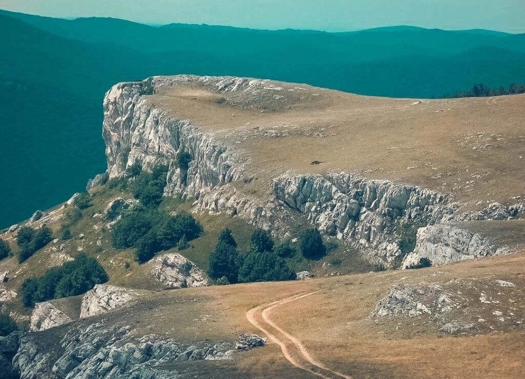 Самая большая крыма. Плато Караби Крым. Караби яйла. Гора Караби яйла. Караби-яйлинская котловина.