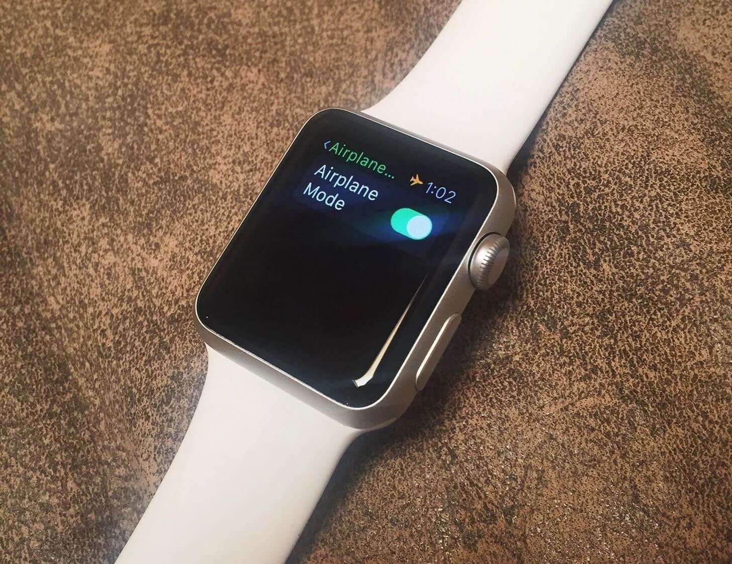 Apple watch без iphone. Эппл вотч айфон. Часы Apple без айфона. Часы эпл вотч силуэт. Эппл вотч выключенные.