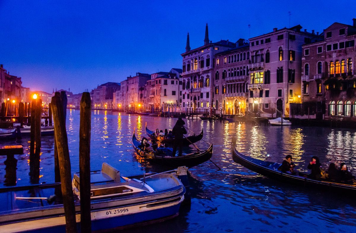 Итальянский сток. Венеция Италия. Ночная Венеция Италия. Венеция Италия вечер. Венеция Италия ночью.