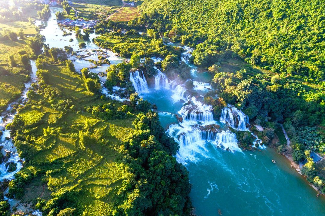 Каобанг Вьетнам. Ban Gioc Waterfall. Cao Bang Вьетнам. Thac to.